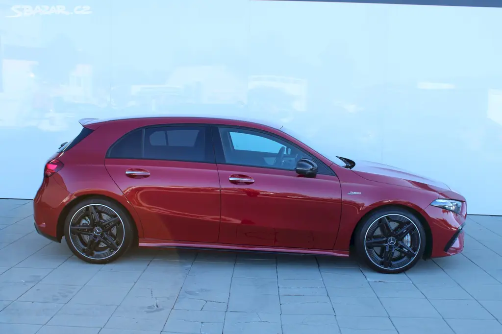 Mercedes-Benz Třídy A, Mercedes-AMG A 35 DCT 4MATIC 2 - fotka 6