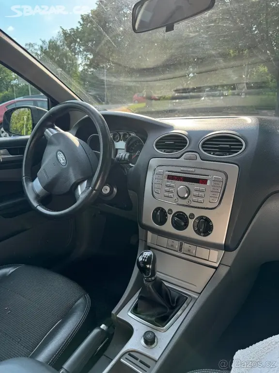 Ford Focus 1,6 benzín - fotka 6