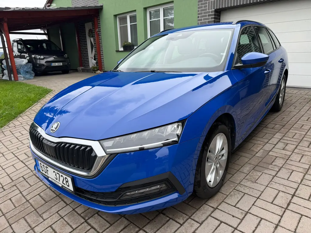 Škoda Octavia, 2,0TDi,ambient+,DSG,1majCZ,DPH - fotka 2