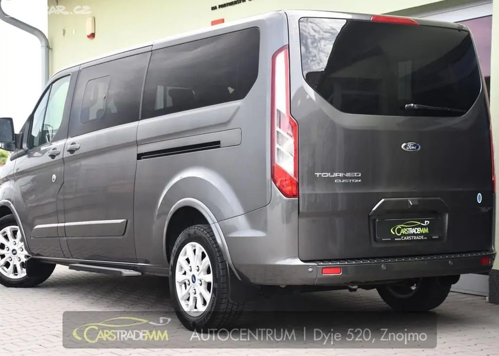 Ford Tourneo Custom 2.0EcoBlue 8.MÍST TITANIUM - fotka 3