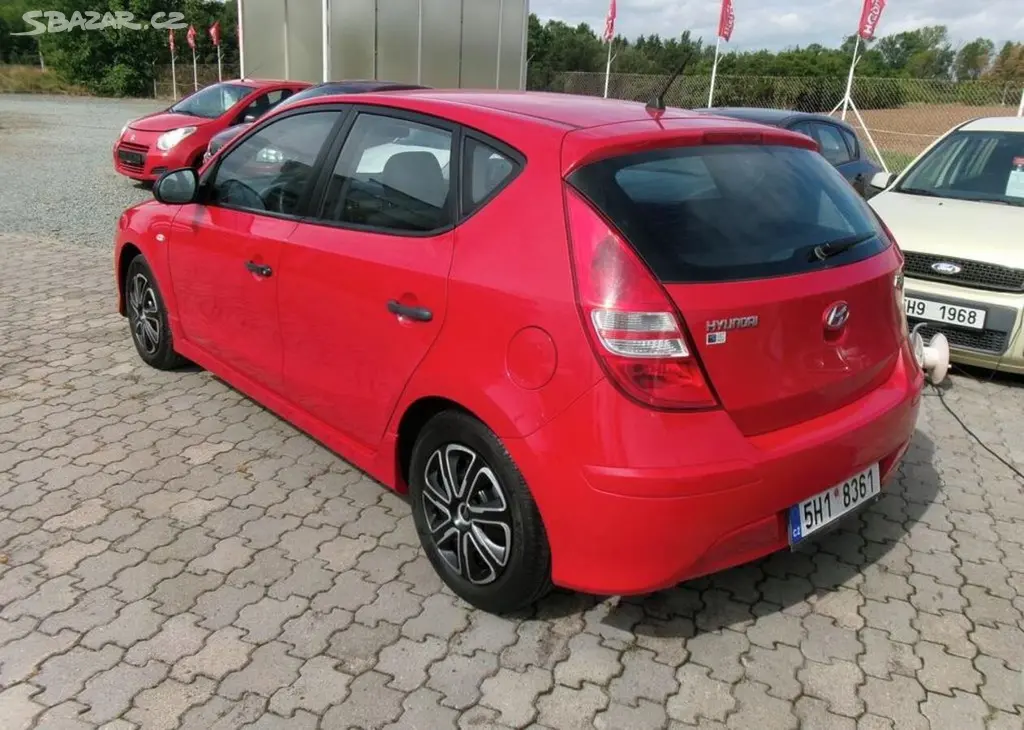Hyundai i30 1.4i 80kw,CZ,serviska benzín manuální - fotka 5