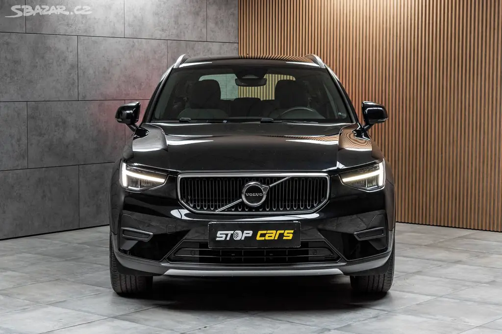 Volvo XC40, B4 CORE*145KW*ACC*ČR*DPH*1.MAJ - fotka 3
