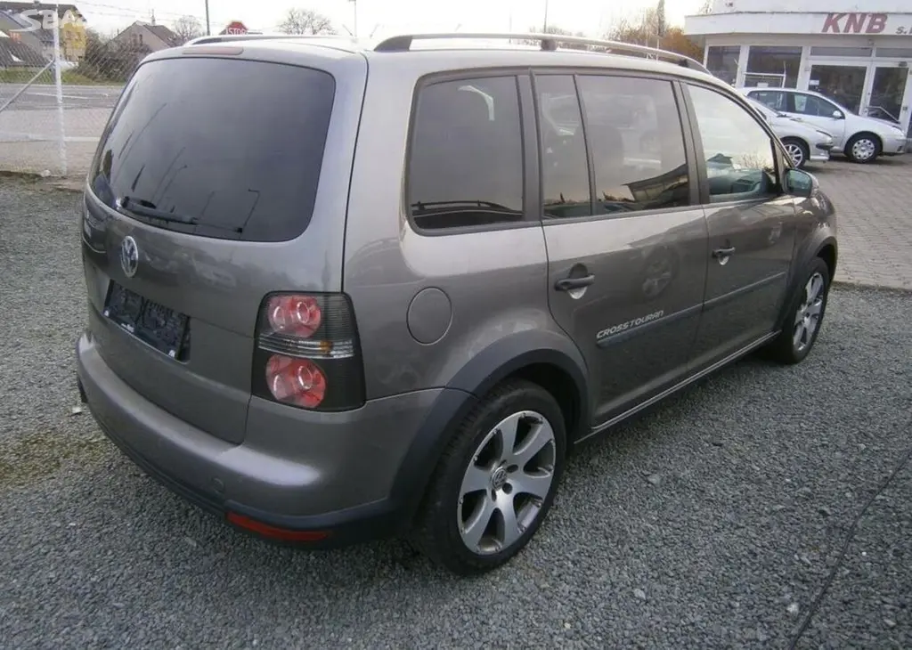 Volkswagen Touran Cross 1.4TSi,2x kola benzín - fotka 6