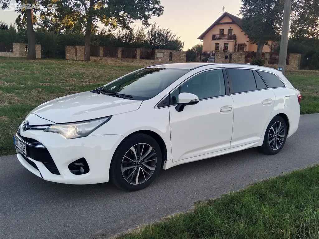 TOYOTA AVENSIS 2.0D-4D,2016, ČR, EXECUTIVE - fotka 2