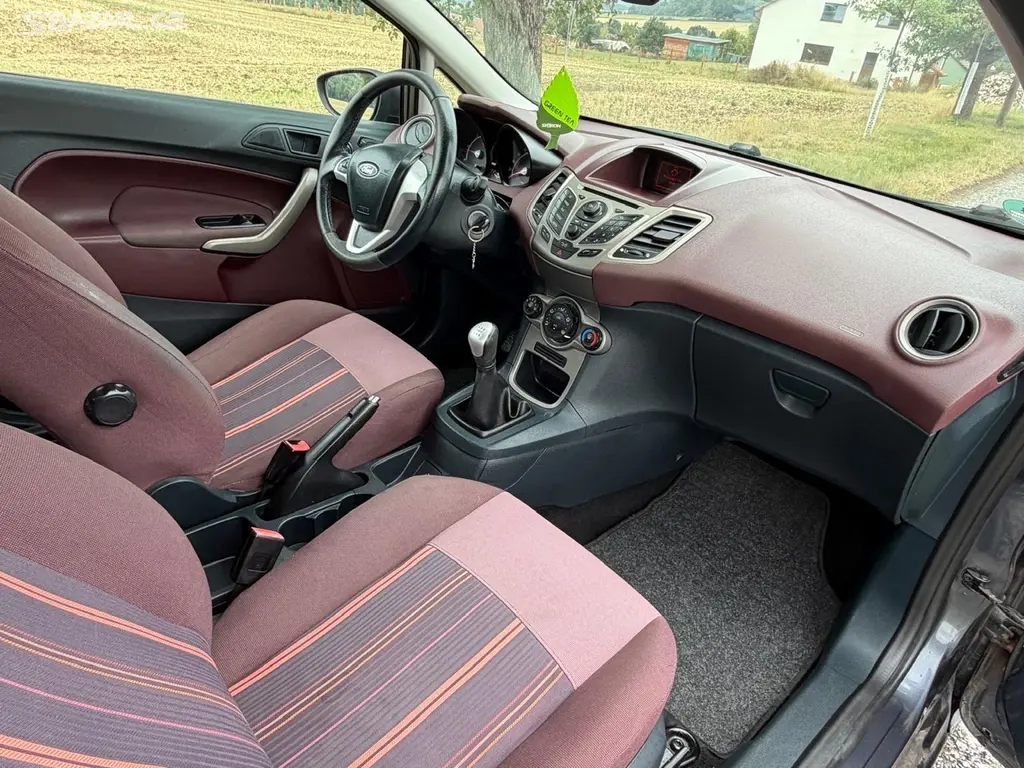 Ford Fiesta 1.6 TDCi (66 kW) - fotka 3