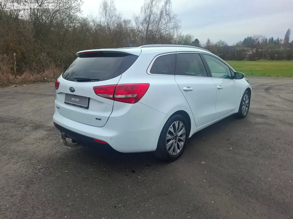 Kia Ceed 1.6CRDi 100kW,digi klima,tažné zařízení - fotka 4