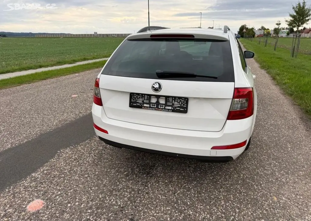Škoda Octavia 1,6 TDi pravid.servis,nová STK - fotka 5
