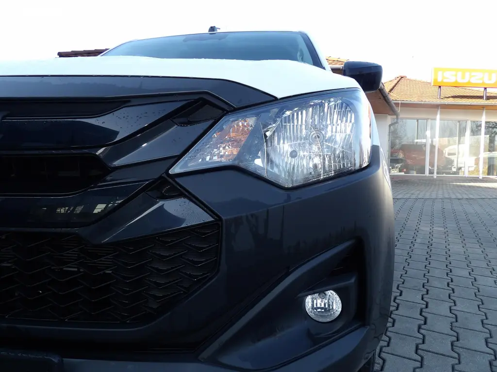 Isuzu D-Max, L 2.2L 163K 4x4 6st MT - fotka 3