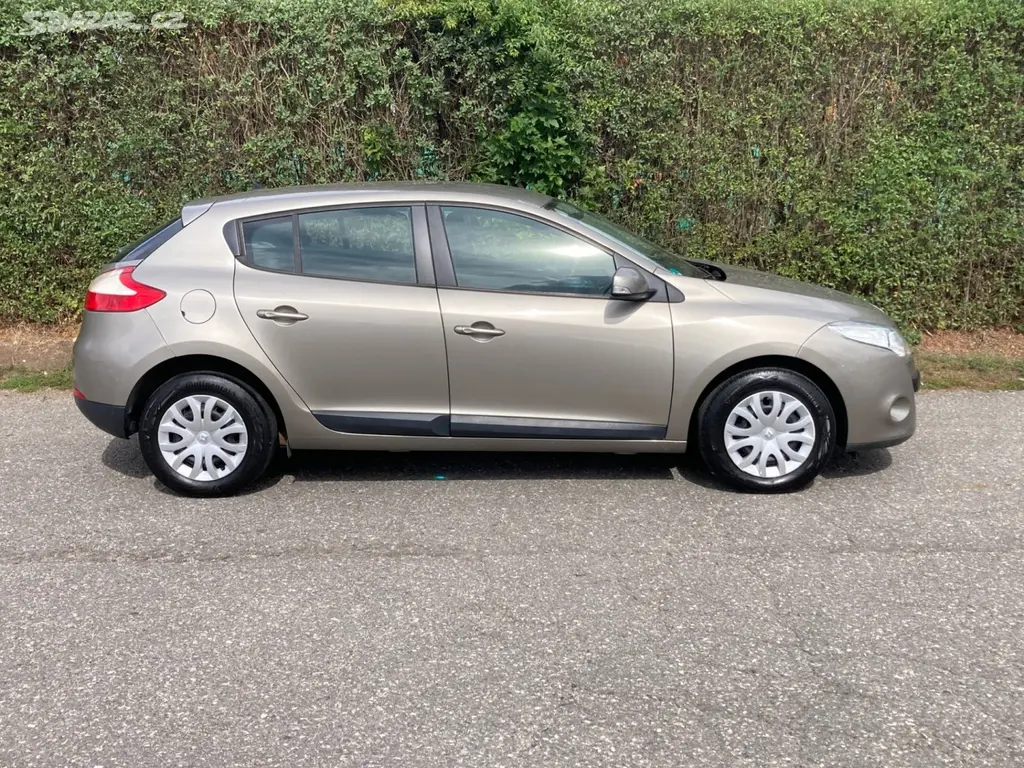 Renault Mégane, 1.6 16V 74kW klima - fotka 2