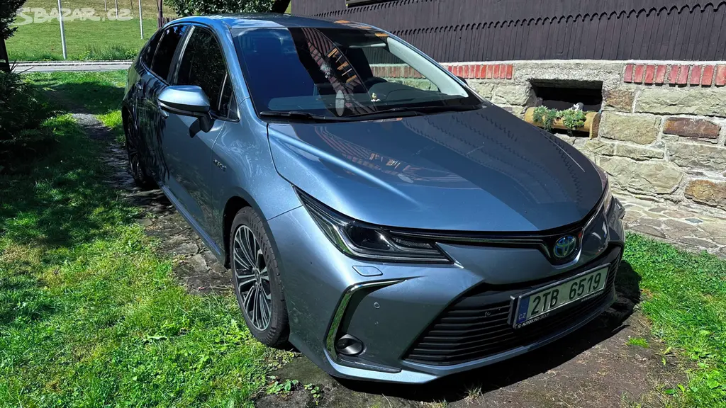TOYOTA COROLLA 1.8 Hybrid Comfort Style CVT sedan - fotka 3