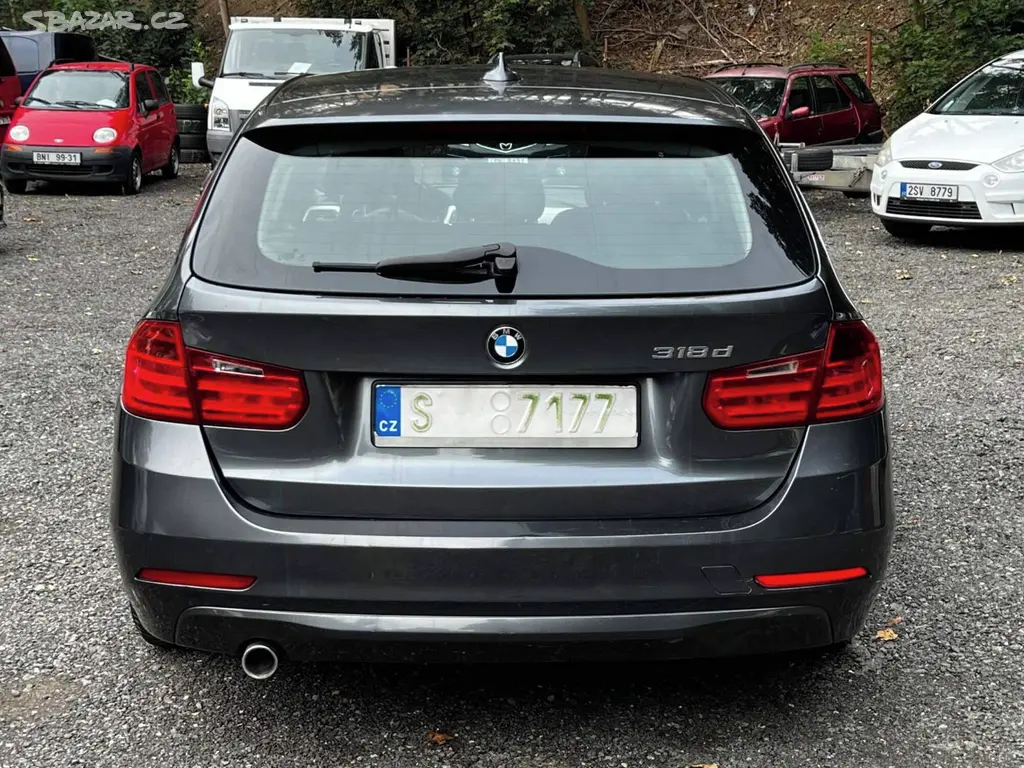 BMW 318d Combi 2.0D 105kW automat klima 2013 247tk - fotka 5