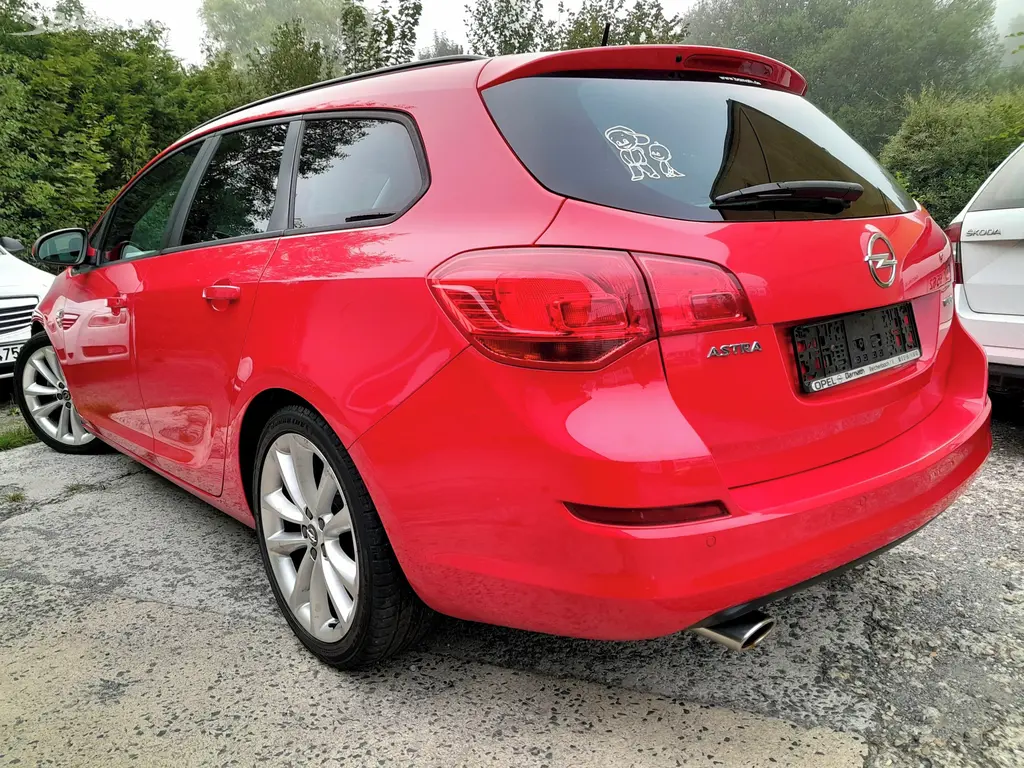 Opel Astra J Sport Tourer 1.4T 103kW 2012 NOVÁ STK - fotka 4