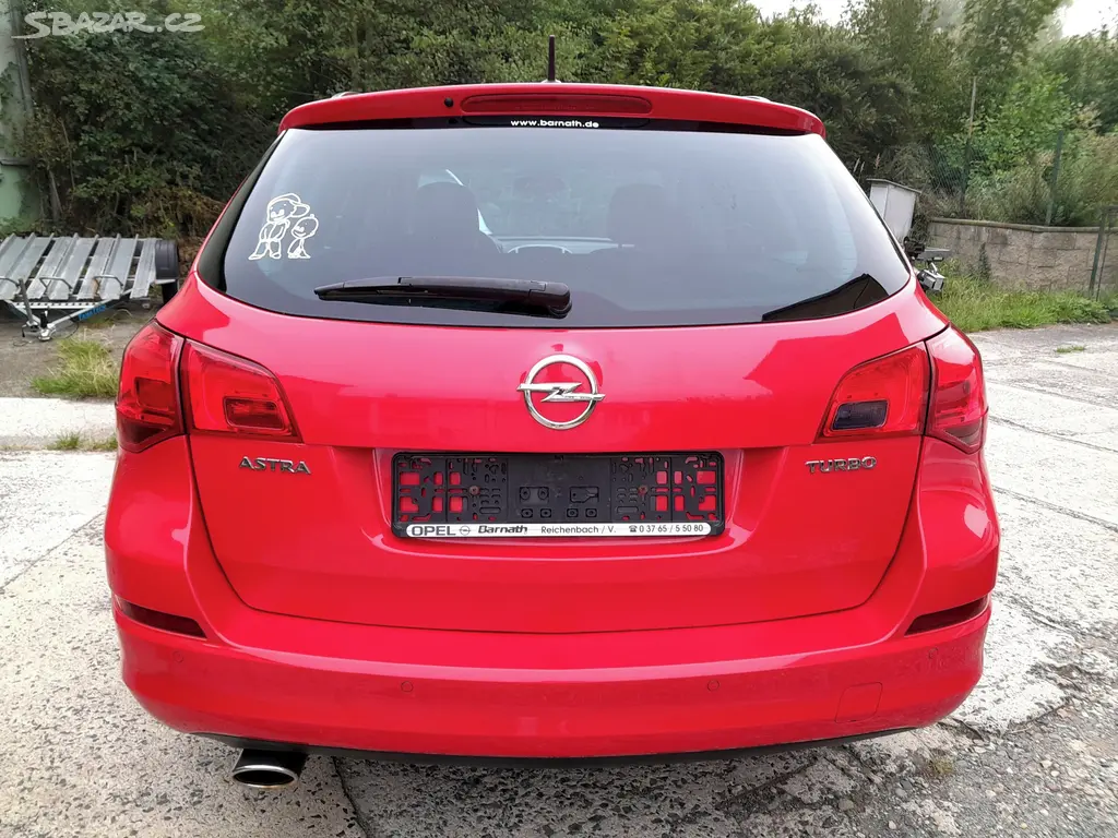Opel Astra J Sport Tourer 1.4T 103kW 2012 NOVÁ STK - fotka 3