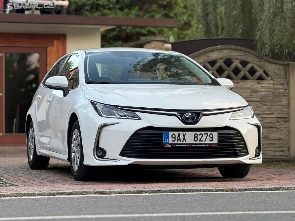Toyota Corolla 1.8Hybrid 1.MAJITEL ČR DPH - fotka 3