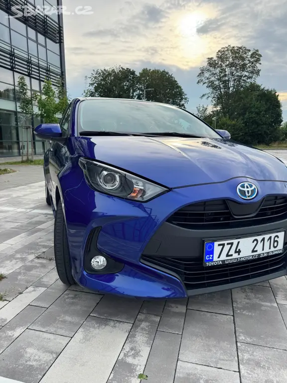 Toyota Yaris 1.5 Hybrid Comfort (85 kW) - fotka 3