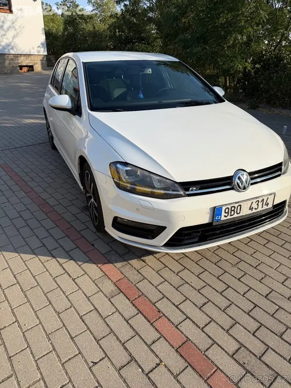 Volkswagen Golf 2,0 VII R-Line - fotka 2
