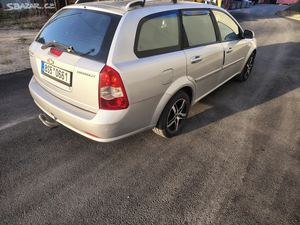 Chevrolet lacetti 1.8i 89kw combi s tažným - fotka 3