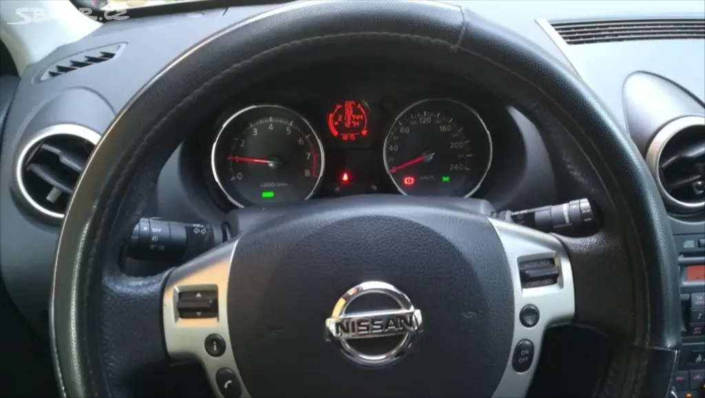 Nissan Qashqai 2,0 104 kW automat s 4x4 - fotka 5