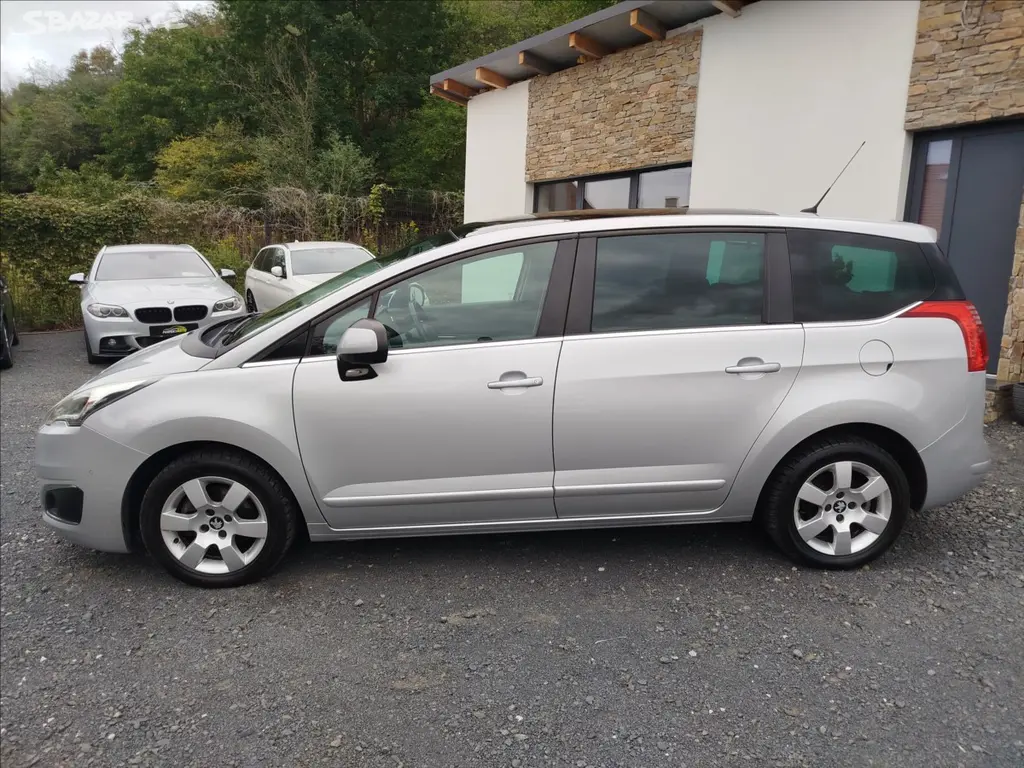 Peugeot 5008, 1,6 HDi 84 kW, AUTOMAT, 7-MÍST - fotka 3