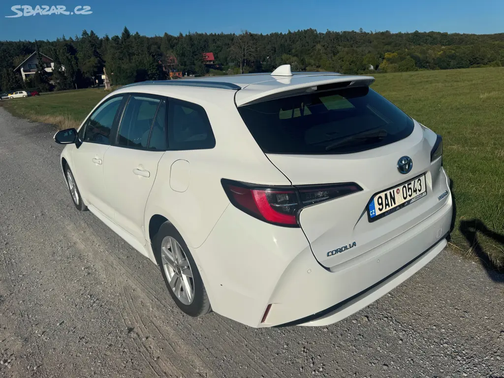 COROLLA 1.8 HYBRID 90kW E-Cvt COMFORT ACC LED ČR - fotka 4