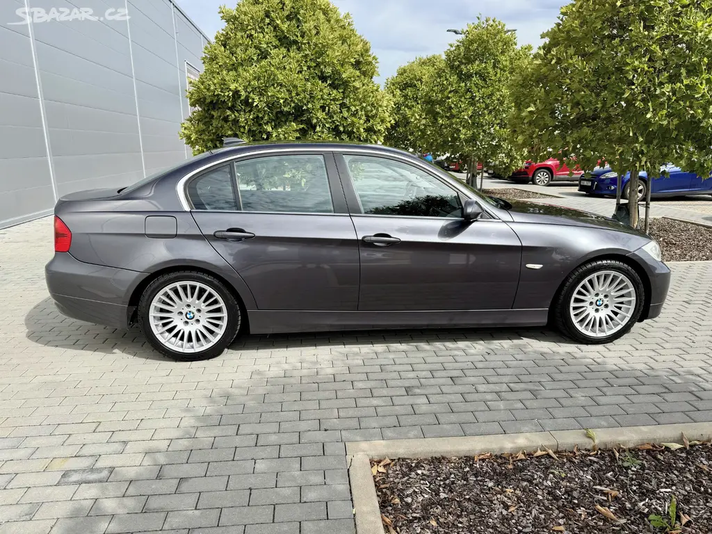 BMW e90 325i MANUÁL XENONY POLOKŮŽE!!! - fotka 4