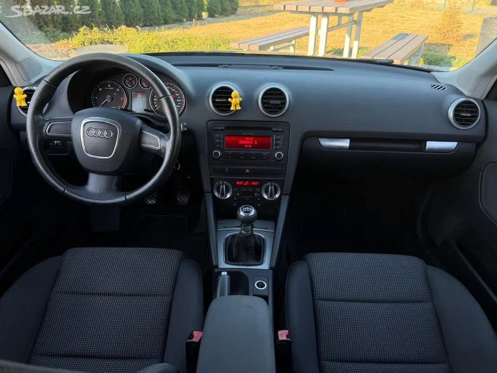 Audi A3 Sportback 1.6 TDI 77 kW r. 2010 - fotka 2