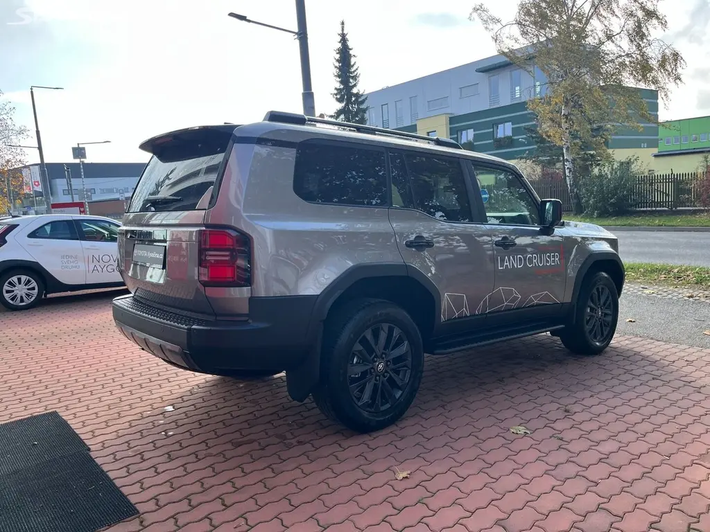 Toyota Land Cruiser, 2,8L MHEV 8AT 4x4 Executive - fotka 5