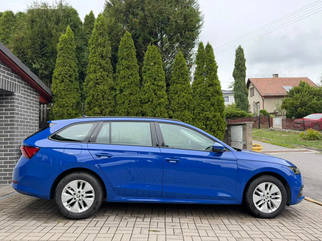 Škoda Octavia, 2,0TDi,ambient+,DSG,1majCZ,DPH - fotka 4