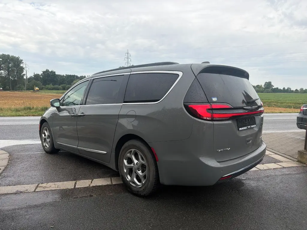 Chrysler Pacifica 3,6 RU Limited Radar 360 2022 - fotka 3