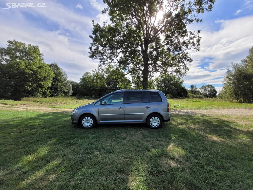 VOLKSWAGEN TOURAN 2,0 TDI COMFORTLINE - fotka 2