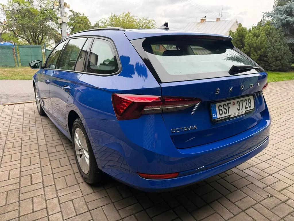 Škoda Octavia, 2,0TDi,ambient+,DSG,1majCZ,DPH - fotka 5