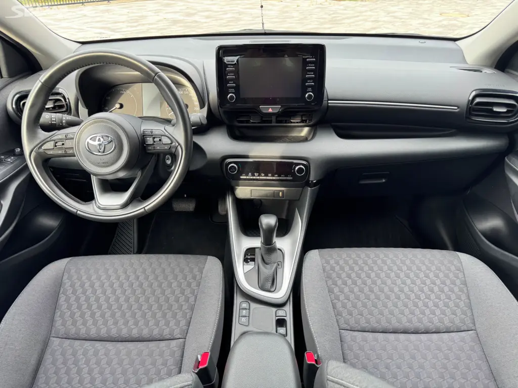 Toyota Yaris 1.5 Hybrid Comfort (85 kW) - fotka 5
