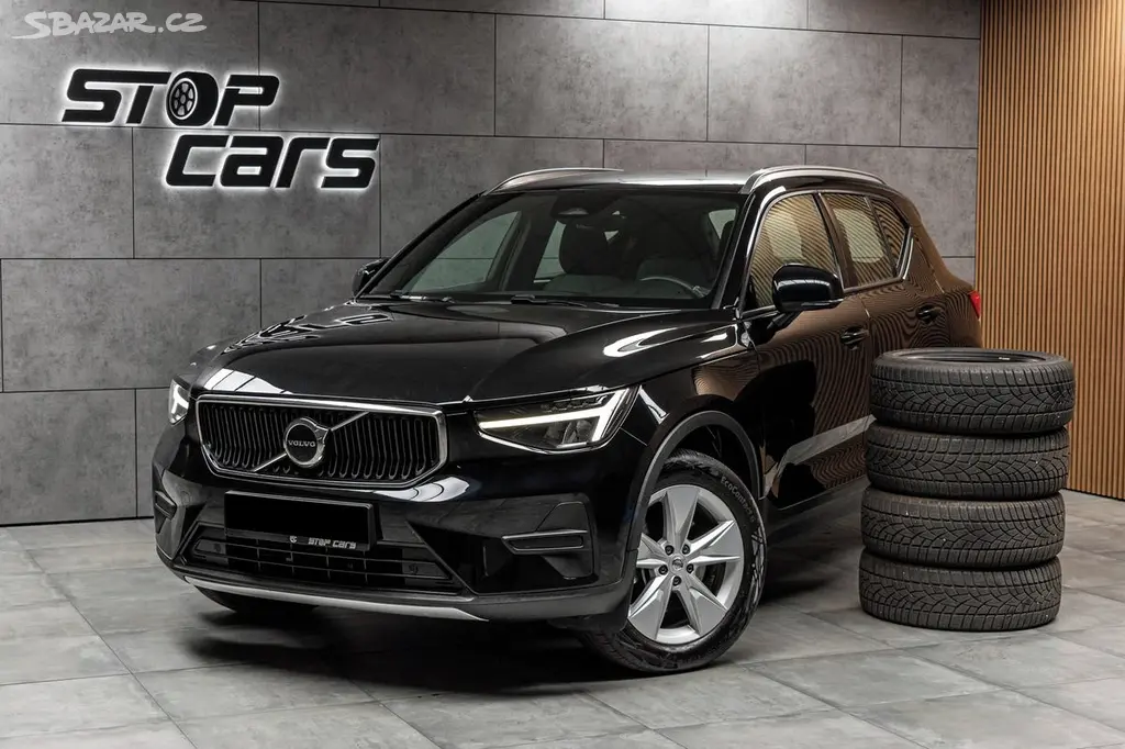 Volvo XC40, B4 CORE*145KW*ACC*ČR*DPH*1.MAJ - fotka 2