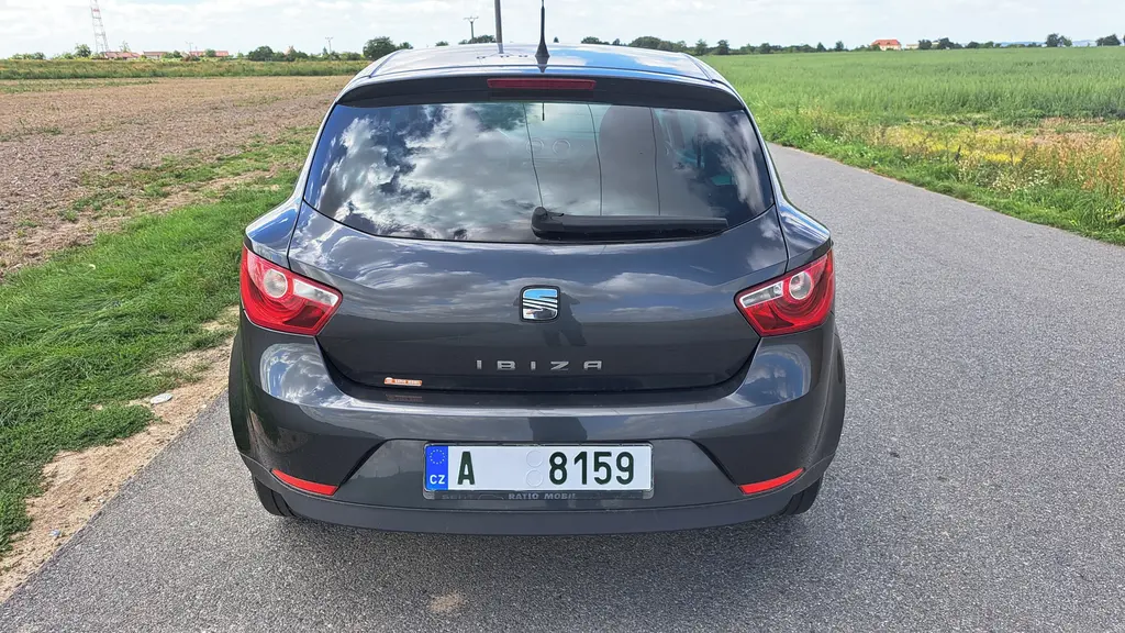 seat ibiza 1,2htp 2009 - fotka 6