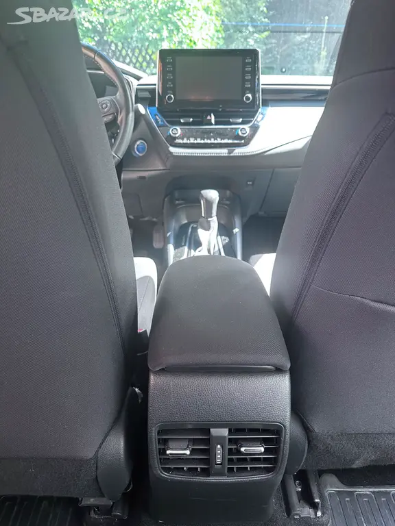 TOYOTA COROLLA 1.8 Hybrid Comfort Style CVT sedan - fotka 5