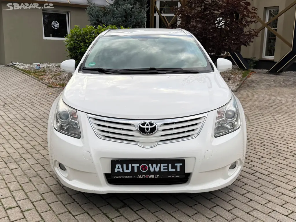 TOYOTA AVENSIS 2.0 D-4D 93kW /NAVI/KLIMA/NOVÁ STK/ - fotka 2