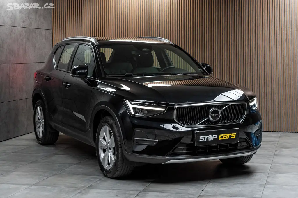 Volvo XC40, B4 CORE*145KW*ACC*ČR*DPH*1.MAJ - fotka 4