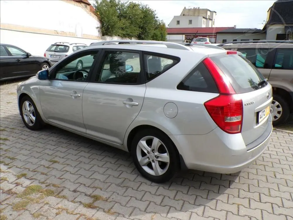 Kia Cee´d 1,6 CRDi 16V KLIMATIZACE - fotka 4