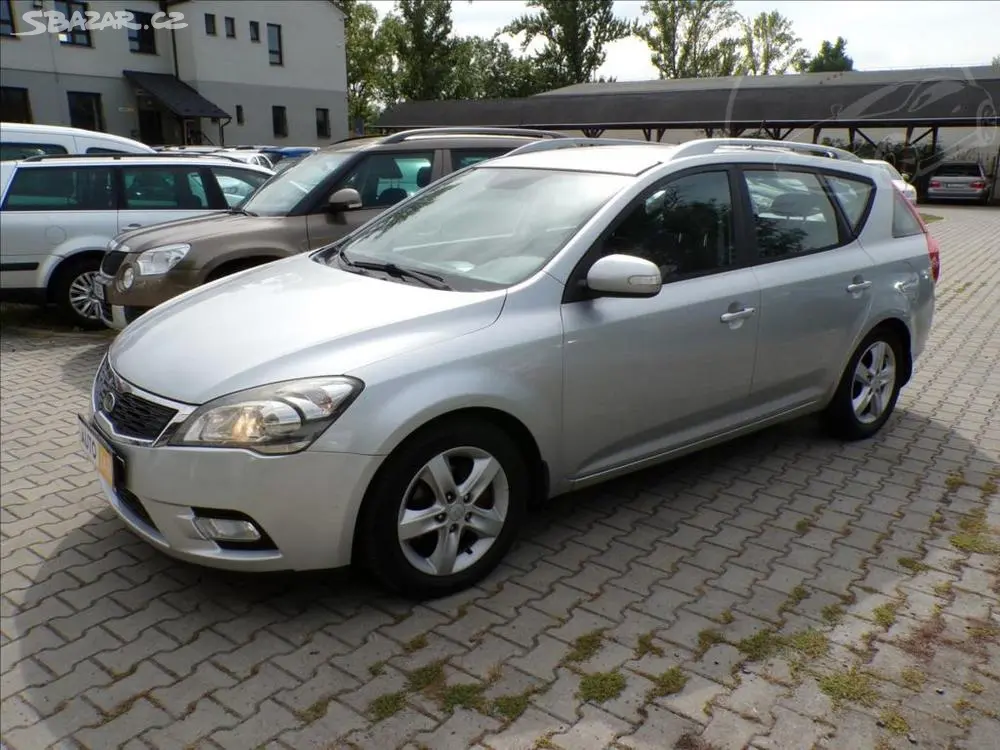 Kia Cee´d 1,6 CRDi 16V KLIMATIZACE - fotka 2