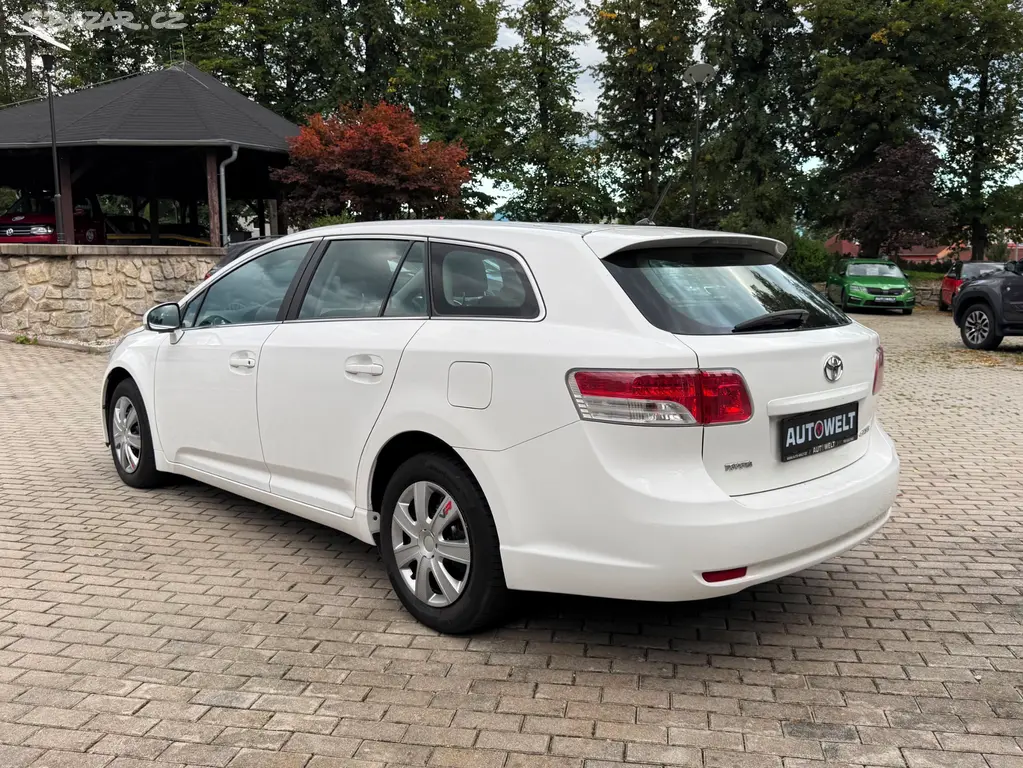 TOYOTA AVENSIS 2.0 D-4D 93kW /NAVI/KLIMA/NOVÁ STK/ - fotka 5