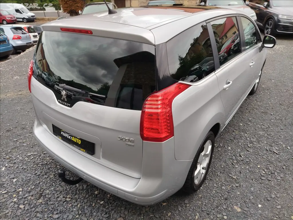 Peugeot 5008, 1,6 HDi 84 kW, AUTOMAT, 7-MÍST - fotka 6