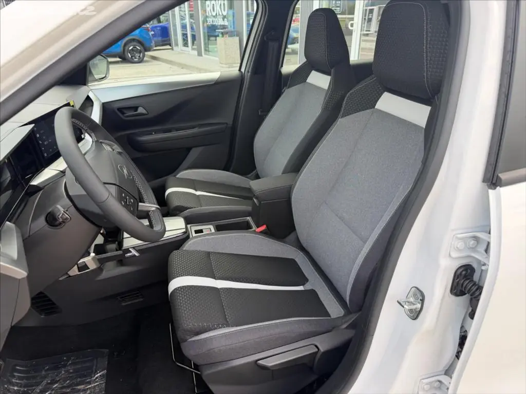 Opel Frontera, 1,2 TURBO EDITION HYBRID - fotka 5