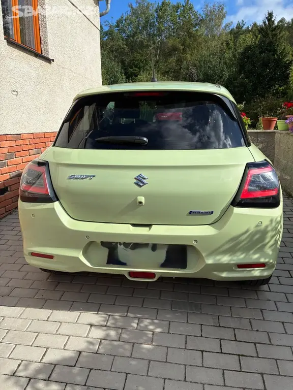 Suzuki Swift 1,2 PREMIUM HYBRID 2025 - fotka 2