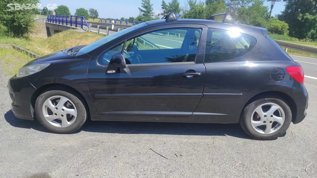 Peugeot 207 1,4 VTi benzín 70kW - fotka 3