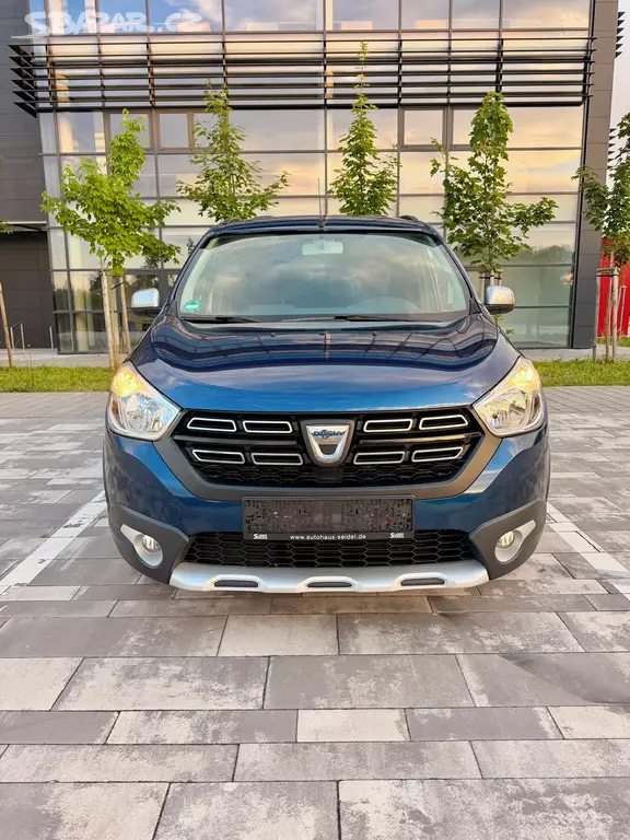 Dacia Lodgy Stepway 1.6 SCe 7 míst - fotka 2