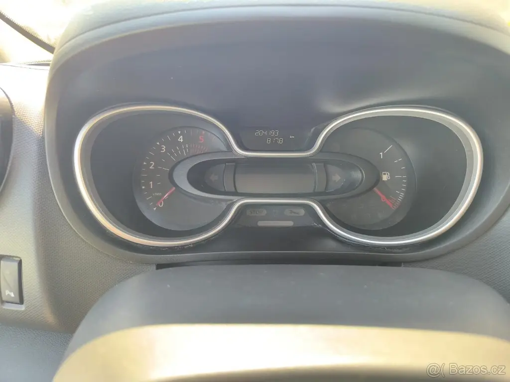 Renault Trafic 2.0, 6 míst, 04/2021 - fotka 6