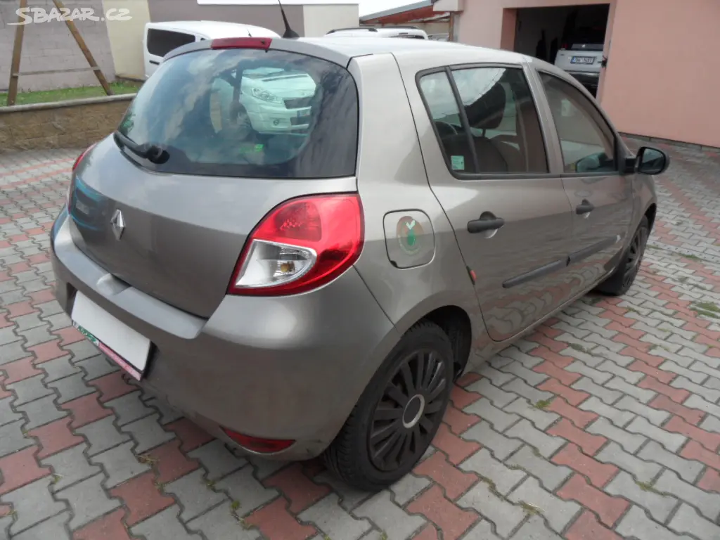 Renault Clio 1.2 benzín,najeto 105000km,zak. v ČR - fotka 4