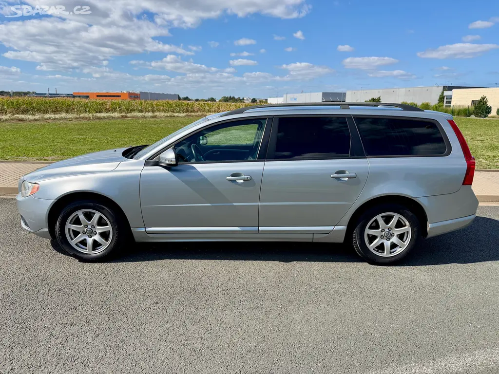 Volvo V70, 2.4 D5 KŮŽE NAVIGACE SERVISKA - fotka 2