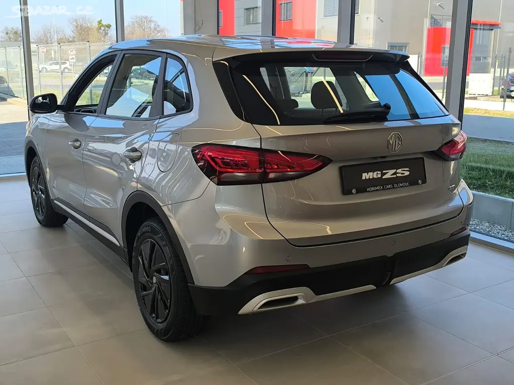 MG ZS, EXCITE 1.5 Cosmic Silver - fotka 3
