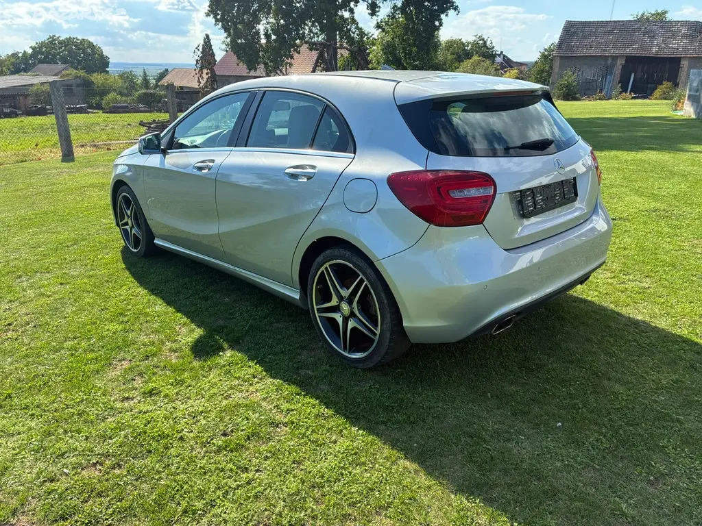 Mercedes-Benz Třídy A, A200 1,6 benzin 115kW - fotka 3